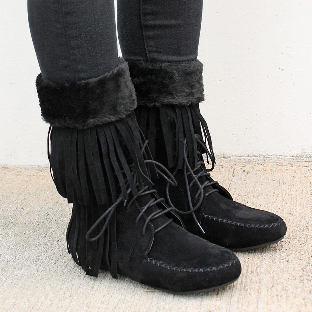 Cherokee-12 Fringe Women's Moccasin Boots size 6